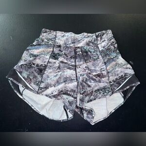 Lululemon Hotty Hot Low-Rise Lined Short 4"